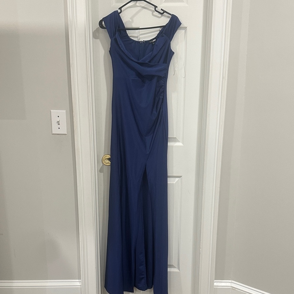 Elegant Navy Blue Evening Gown